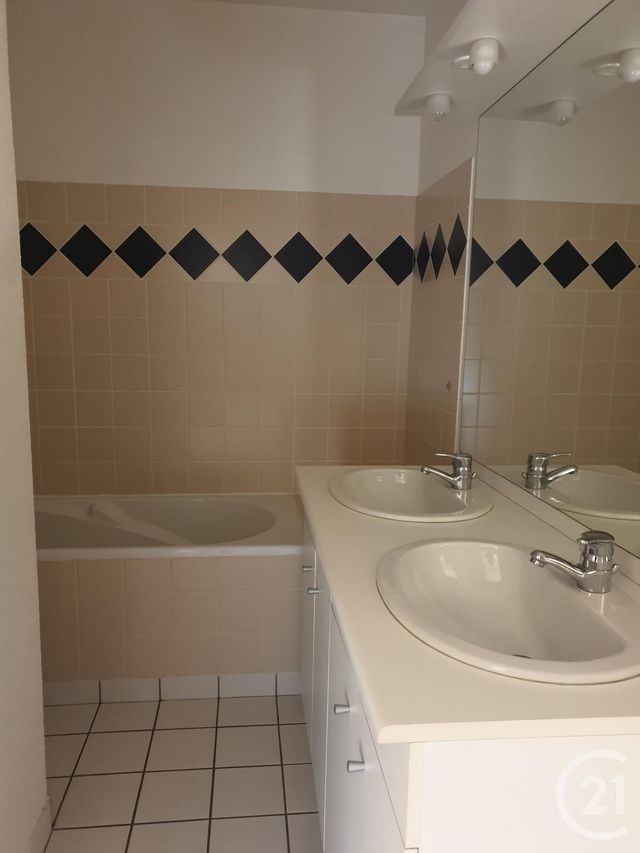 Afficher la photo en grand Appartement Autre à louer - 3 pièces - 61.0 m2 - NERIS LES BAINS - 03 - AUVERGNE - Century 21 Pasquet Immobilier