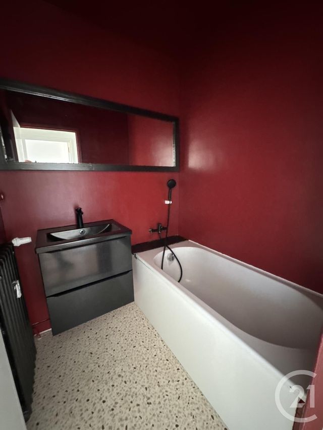 Appartement F3 à louer - 3 pièces - 55.52 m2 - MONTLUCON - 03 - AUVERGNE - Century 21 Pasquet Immobilier