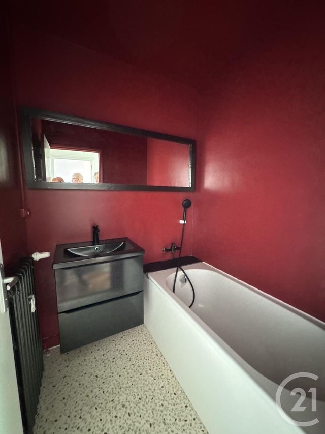 Appartement F3 à louer - 3 pièces - 55.52 m2 - MONTLUCON - 03 - AUVERGNE - Century 21 Pasquet Immobilier