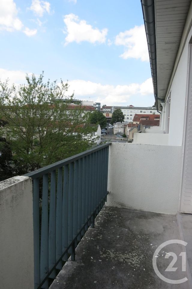 Afficher la photo en grand Appartement F3 à louer - 3 pièces - 55.52 m2 - MONTLUCON - 03 - AUVERGNE - Century 21 Pasquet Immobilier