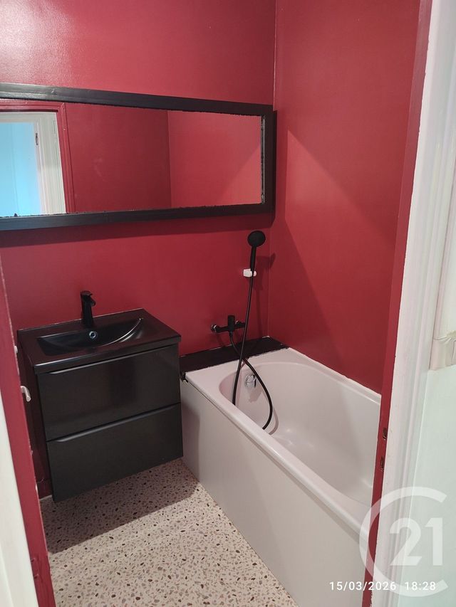Appartement F3 à louer - 3 pièces - 55.52 m2 - MONTLUCON - 03 - AUVERGNE - Century 21 Pasquet Immobilier