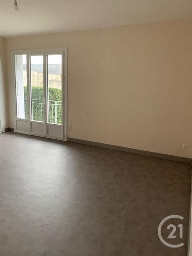 Afficher la photo en grand Appartement F2 à vendre - 2 pièces - 47.09 m2 - MONTLUCON - 03 - AUVERGNE - Century 21 Pasquet Immobilier