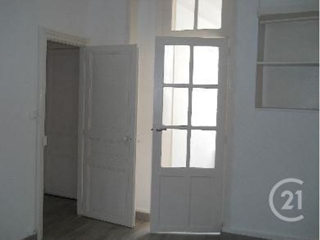 Afficher la photo en grand Appartement F2 à louer - 2 pièces - 45.0 m2 - MONTLUCON - 03 - AUVERGNE - Century 21 Pasquet Immobilier