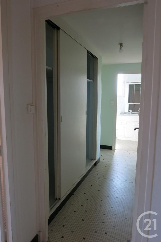 Appartement F3 à louer - 3 pièces - 70.0 m2 - MONTLUCON - 03 - AUVERGNE - Century 21 Pasquet Immobilier