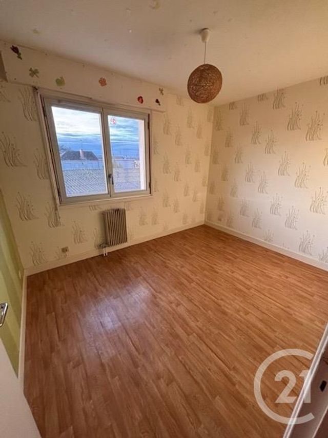 Appartement F3 à louer - 3 pièces - 70.0 m2 - MONTLUCON - 03 - AUVERGNE - Century 21 Pasquet Immobilier