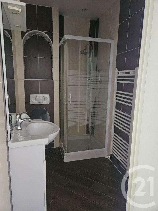 Appartement F1 bis à louer - 2 pièces - 26.35 m2 - MONTLUCON - 03 - AUVERGNE - Century 21 Pasquet Immobilier