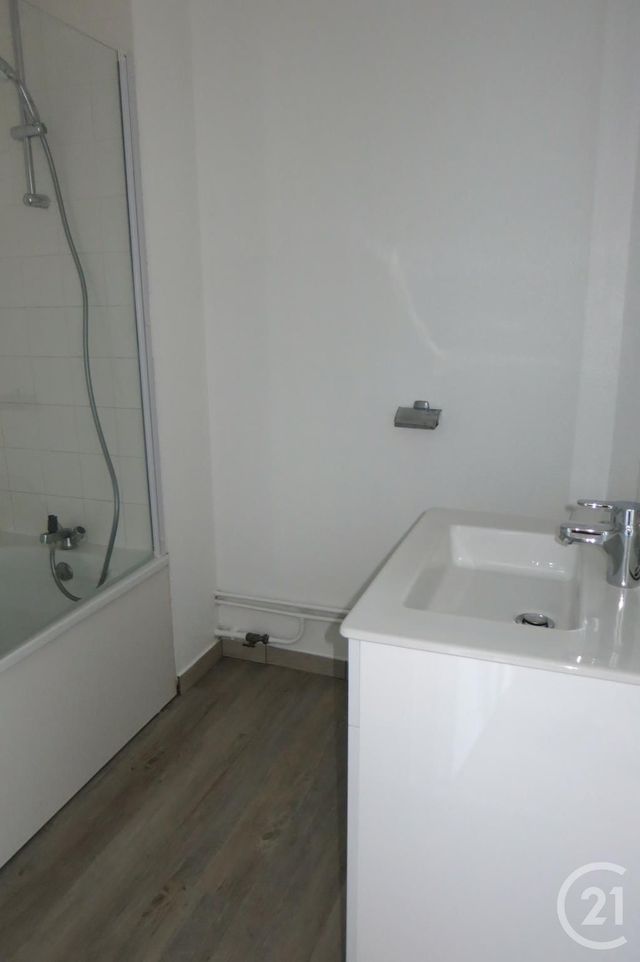 Afficher la photo en grand Appartement Studio à louer - 1 pièce - 19.0 m2 - MONTLUCON - 03 - AUVERGNE - Century 21 Pasquet Immobilier