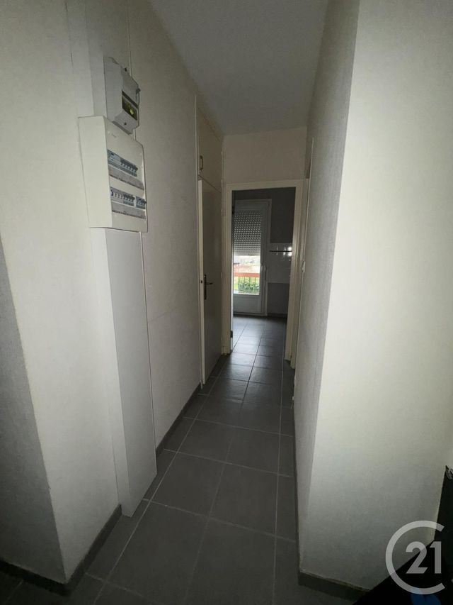 Afficher la photo en grand Appartement F1 à louer - 1 pièce - 36.27 m2 - DOMERAT - 03 - AUVERGNE - Century 21 Pasquet Immobilier