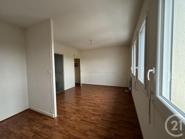 Afficher la photo en grand Appartement F1 à louer - 1 pièce - 36.27 m2 - DOMERAT - 03 - AUVERGNE - Century 21 Pasquet Immobilier