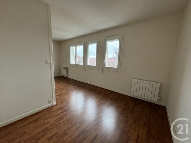 Afficher la photo en grand Appartement F1 à louer - 1 pièce - 36.27 m2 - DOMERAT - 03 - AUVERGNE - Century 21 Pasquet Immobilier