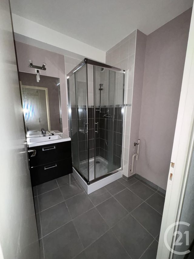 Afficher la photo en grand Appartement F1 à louer - 1 pièce - 36.27 m2 - DOMERAT - 03 - AUVERGNE - Century 21 Pasquet Immobilier