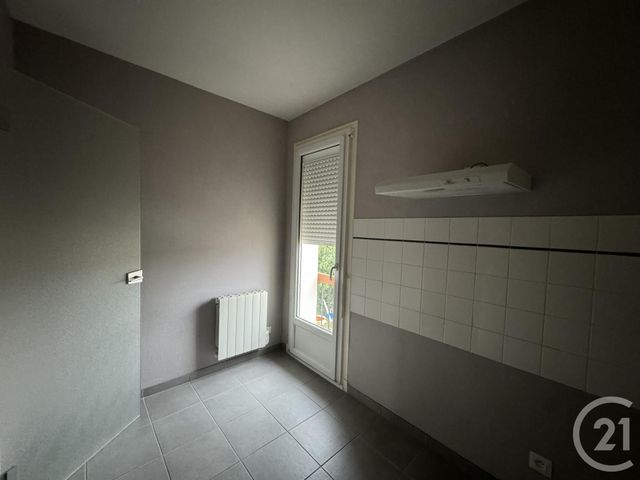 Afficher la photo en grand Appartement F1 à louer - 1 pièce - 36.27 m2 - DOMERAT - 03 - AUVERGNE - Century 21 Pasquet Immobilier