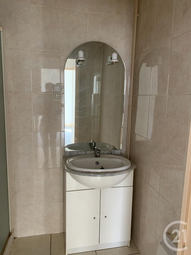 Appartement F2 à louer - 2 pièces - 40.68 m2 - MONTLUCON - 03 - AUVERGNE - Century 21 Pasquet Immobilier