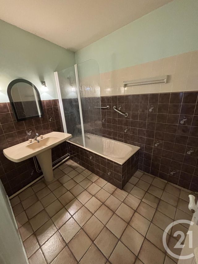 Appartement F3 à vendre - 3 pièces - 76.24 m2 - MONTLUCON - 03 - AUVERGNE - Century 21 Pasquet Immobilier