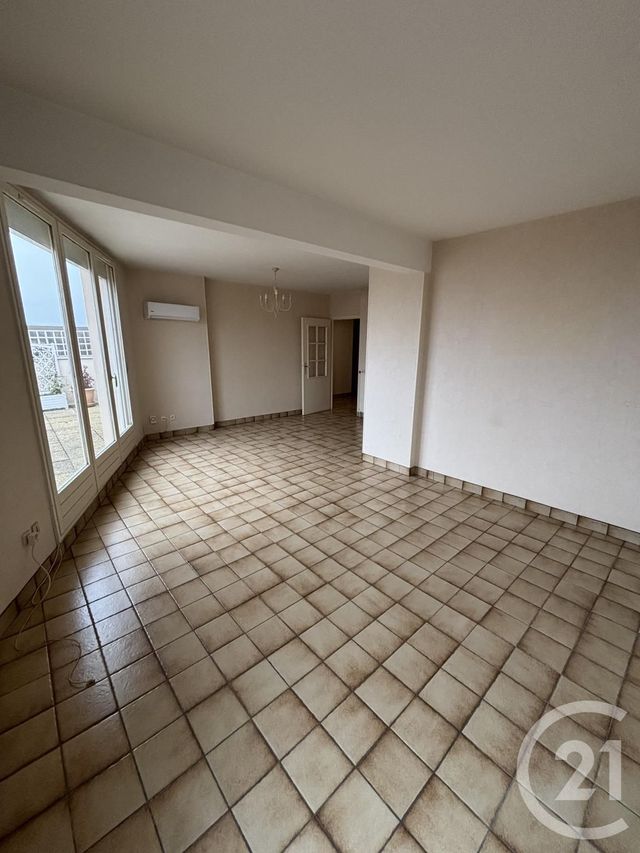Appartement F3 à vendre - 3 pièces - 76.24 m2 - MONTLUCON - 03 - AUVERGNE - Century 21 Pasquet Immobilier