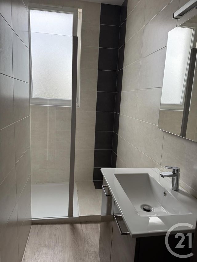 Appartement F3 à louer - 3 pièces - 67.56 m2 - MONTLUCON - 03 - AUVERGNE - Century 21 Pasquet Immobilier