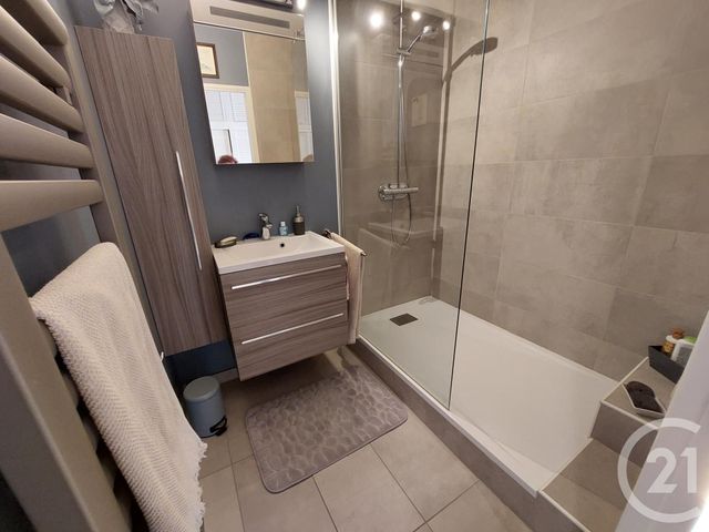 Appartement F3 à vendre - 3 pièces - 77.83 m2 - MONTLUCON - 03 - AUVERGNE - Century 21 Pasquet Immobilier