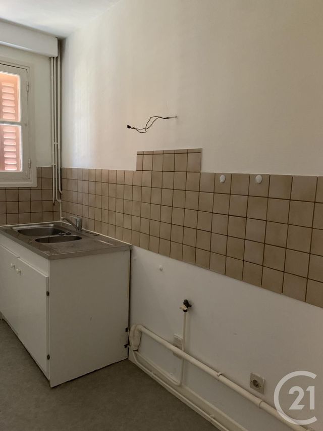 Appartement F3 à louer - 3 pièces - 66.11 m2 - MONTLUCON - 03 - AUVERGNE - Century 21 Pasquet Immobilier