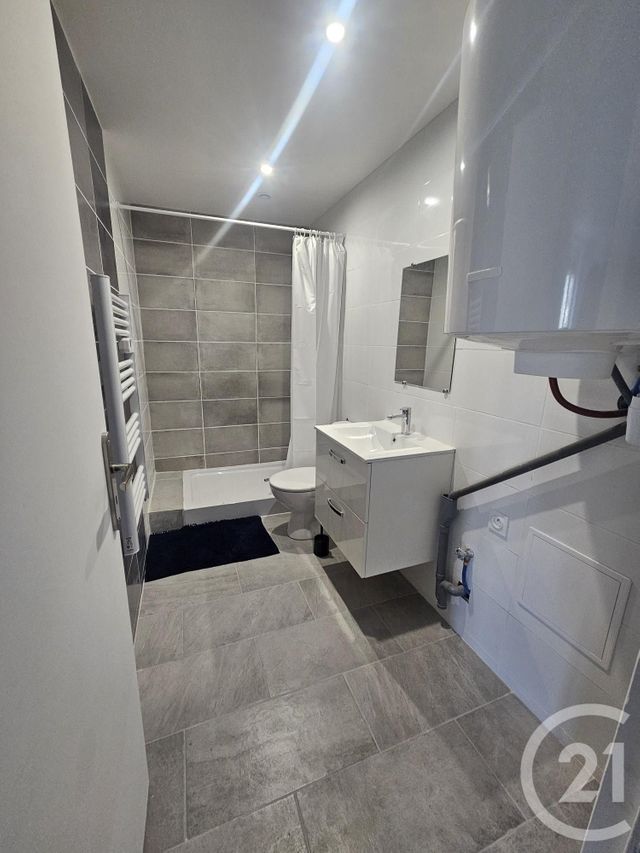 Appartement F1 à louer - 2 pièces - 31.6 m2 - MONTLUCON - 03 - AUVERGNE - Century 21 Pasquet Immobilier