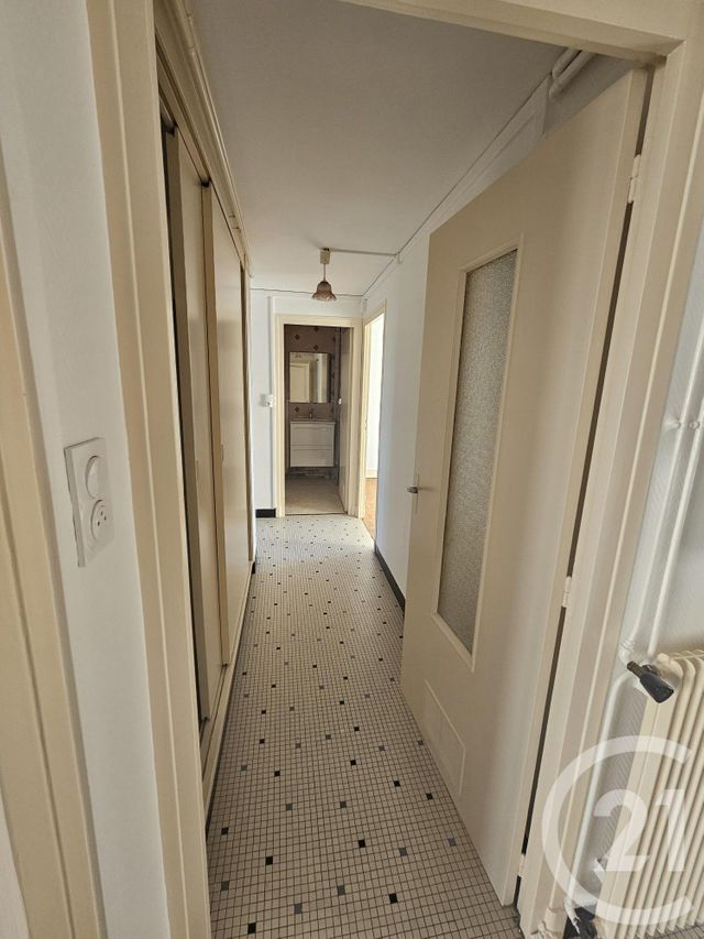 Appartement F3 à louer - 3 pièces - 70.0 m2 - MONTLUCON - 03 - AUVERGNE - Century 21 Pasquet Immobilier