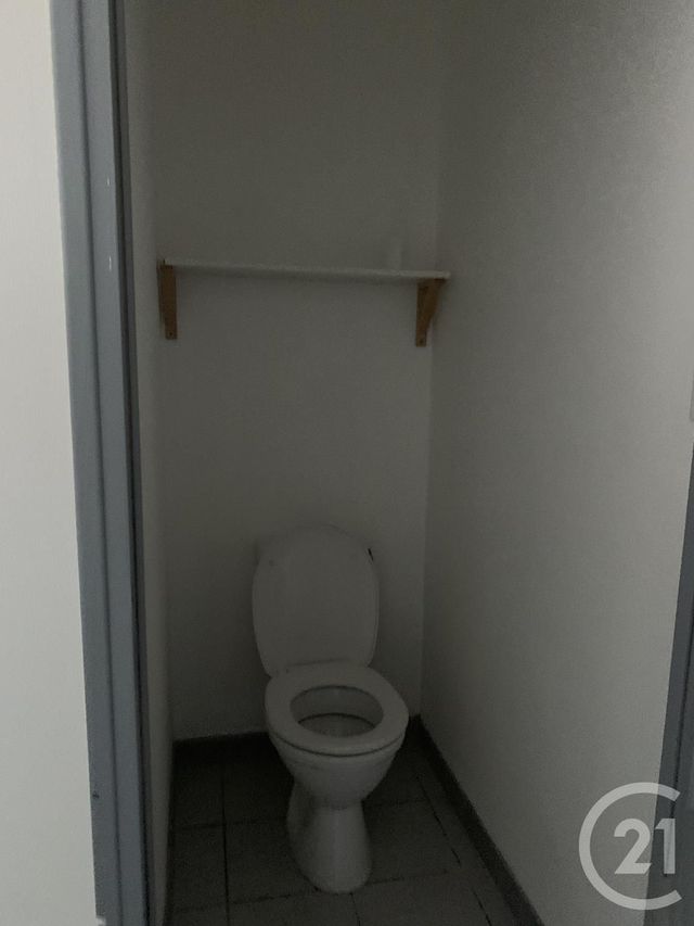 Appartement F2 à louer - 2 pièces - 37.0 m2 - MONTLUCON - 03 - AUVERGNE - Century 21 Pasquet Immobilier