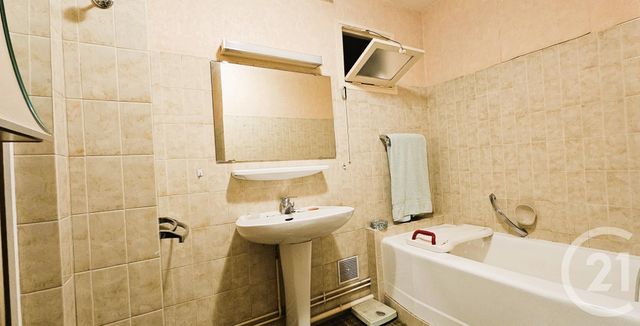 Appartement F3 à vendre - 3 pièces - 74.0 m2 - MONTLUCON - 03 - AUVERGNE - Century 21 Pasquet Immobilier