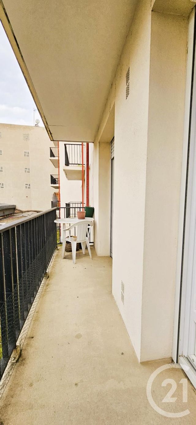 Appartement F3 à vendre - 3 pièces - 74.0 m2 - MONTLUCON - 03 - AUVERGNE - Century 21 Pasquet Immobilier