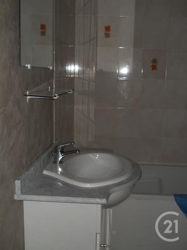 Appartement F2 à louer - 2 pièces - 34.15 m2 - MONTLUCON - 03 - AUVERGNE - Century 21 Pasquet Immobilier