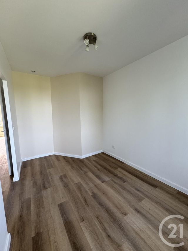 Appartement F3 à louer - 3 pièces - 46.0 m2 - MONTLUCON - 03 - AUVERGNE - Century 21 Pasquet Immobilier