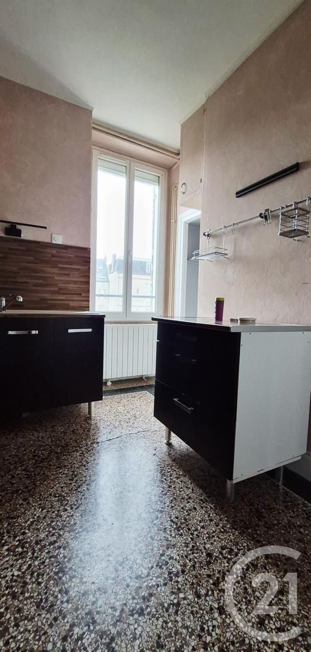 Appartement F3 à vendre - 3 pièces - 78.91 m2 - MONTLUCON - 03 - AUVERGNE - Century 21 Pasquet Immobilier