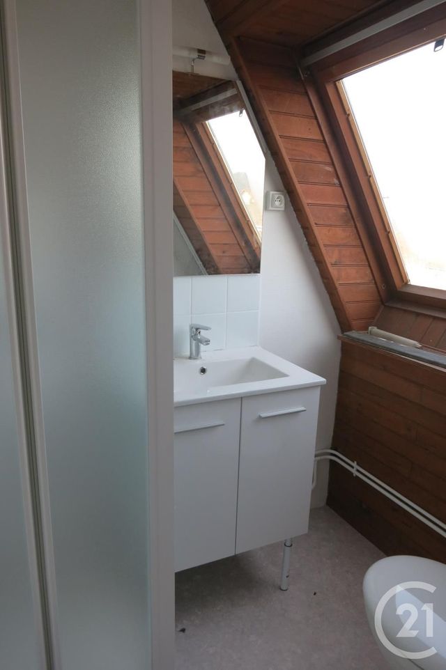 Appartement T2 à louer - 2 pièces - 39.0 m2 - DESERTINES - 03 - AUVERGNE - Century 21 Pasquet Immobilier