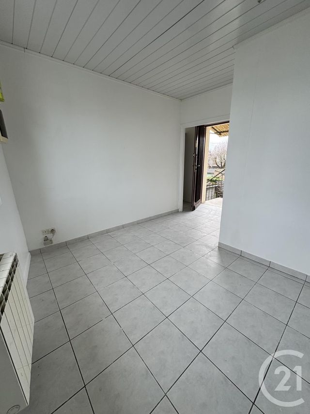 Appartement F1 à louer - 2 pièces - 30.4 m2 - MONTLUCON - 03 - AUVERGNE - Century 21 Pasquet Immobilier
