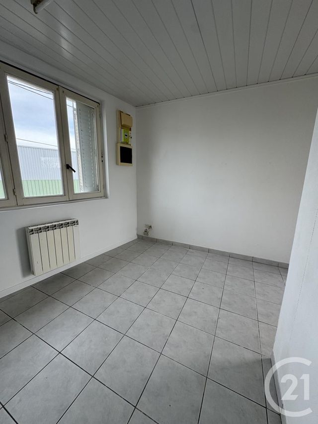 Appartement F1 à louer - 2 pièces - 30.4 m2 - MONTLUCON - 03 - AUVERGNE - Century 21 Pasquet Immobilier