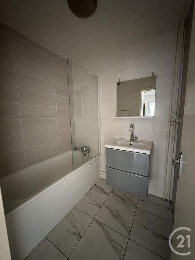 Appartement F2 à louer - 2 pièces - 51.36 m2 - MONTLUCON - 03 - AUVERGNE - Century 21 Pasquet Immobilier
