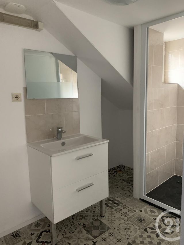 Appartement F3 à louer - 3 pièces - 54.0 m2 - MONTLUCON - 03 - AUVERGNE - Century 21 Pasquet Immobilier