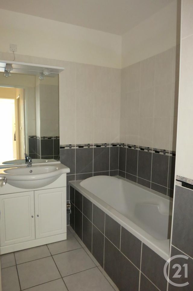 Appartement F3 à vendre - 3 pièces - 62.0 m2 - MONTLUCON - 03 - AUVERGNE - Century 21 Pasquet Immobilier