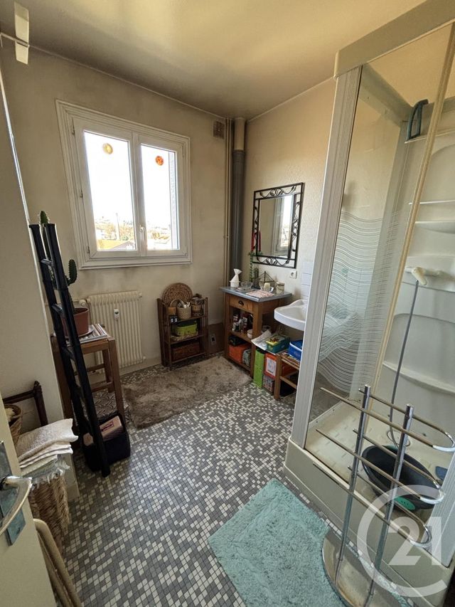 Appartement F3 à vendre - 3 pièces - 69.89 m2 - MONTLUCON - 03 - AUVERGNE - Century 21 Pasquet Immobilier