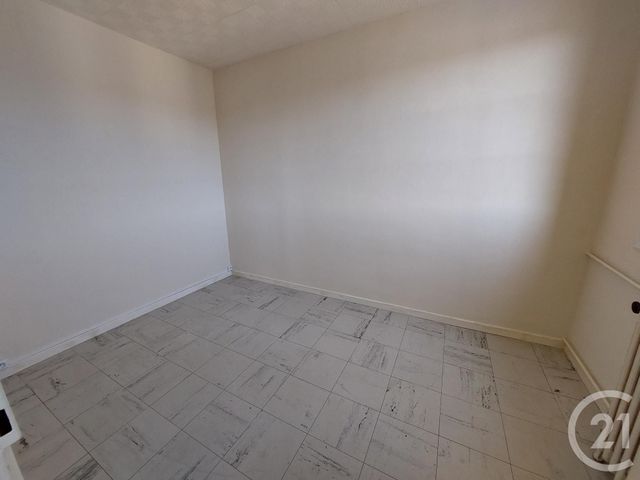 Appartement F4 à vendre - 4 pièces - 56.8 m2 - MONTLUCON - 03 - AUVERGNE - Century 21 Pasquet Immobilier