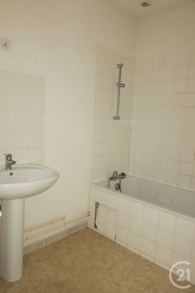 Appartement F3 à louer - 3 pièces - 73.92 m2 - COMMENTRY - 03 - AUVERGNE - Century 21 Pasquet Immobilier