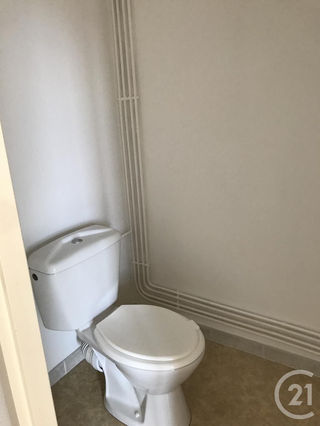 Appartement F3 à louer - 3 pièces - 73.92 m2 - COMMENTRY - 03 - AUVERGNE - Century 21 Pasquet Immobilier