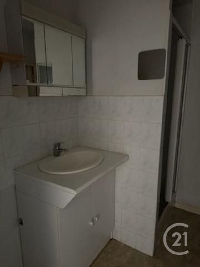 Appartement F3 à louer - 3 pièces - 55.0 m2 - COMMENTRY - 03 - AUVERGNE - Century 21 Pasquet Immobilier