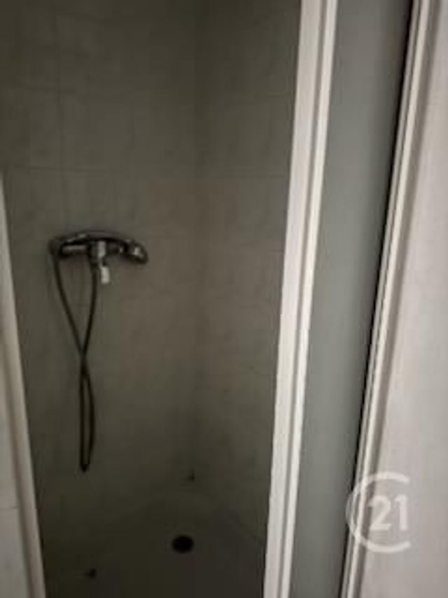 Appartement F3 à louer - 3 pièces - 55.0 m2 - COMMENTRY - 03 - AUVERGNE - Century 21 Pasquet Immobilier