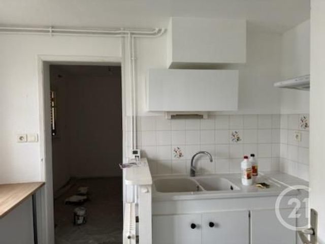 Appartement F3 à louer - 3 pièces - 55.0 m2 - COMMENTRY - 03 - AUVERGNE - Century 21 Pasquet Immobilier