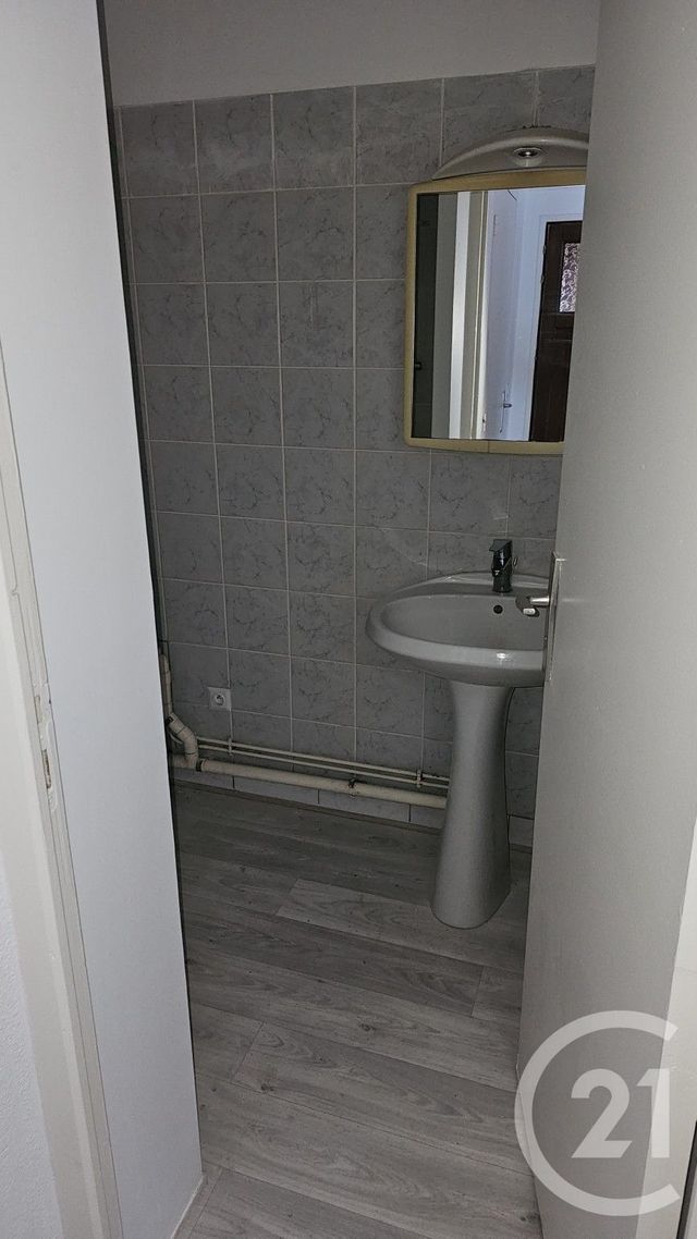 Appartement F2 à louer - 2 pièces - 40.3 m2 - MONTLUCON - 03 - AUVERGNE - Century 21 Pasquet Immobilier