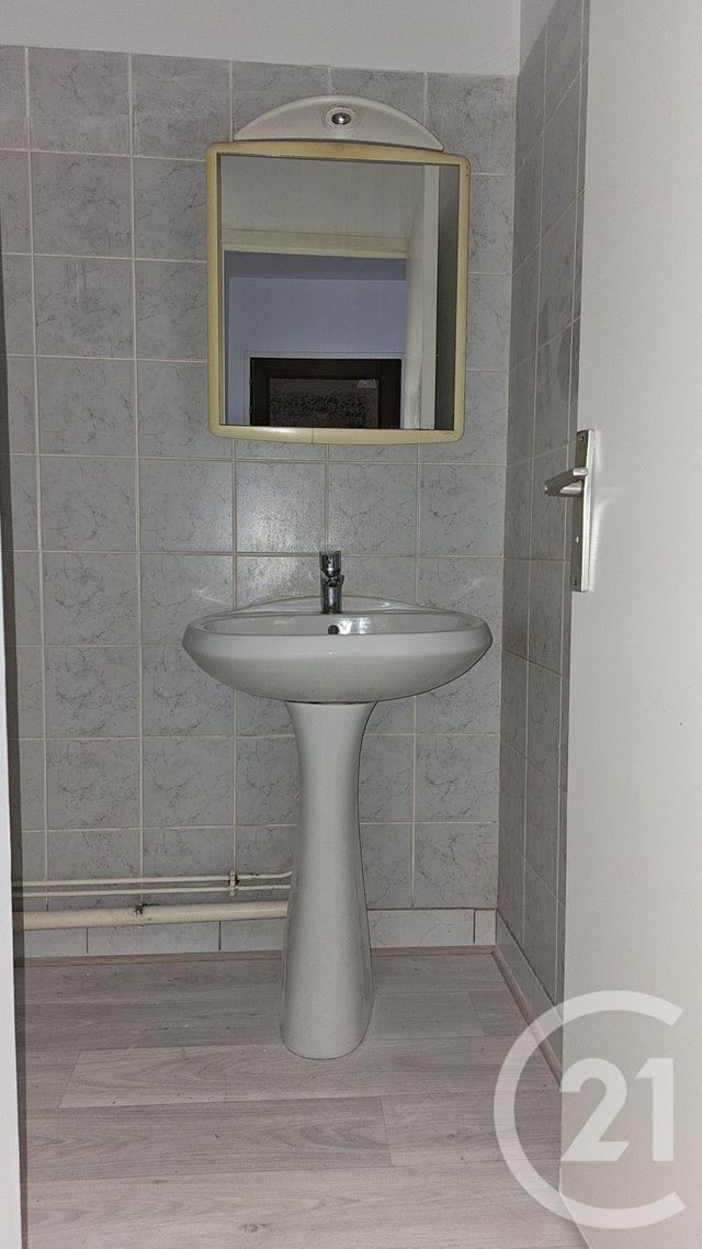 Appartement F2 à louer - 2 pièces - 40.3 m2 - MONTLUCON - 03 - AUVERGNE - Century 21 Pasquet Immobilier