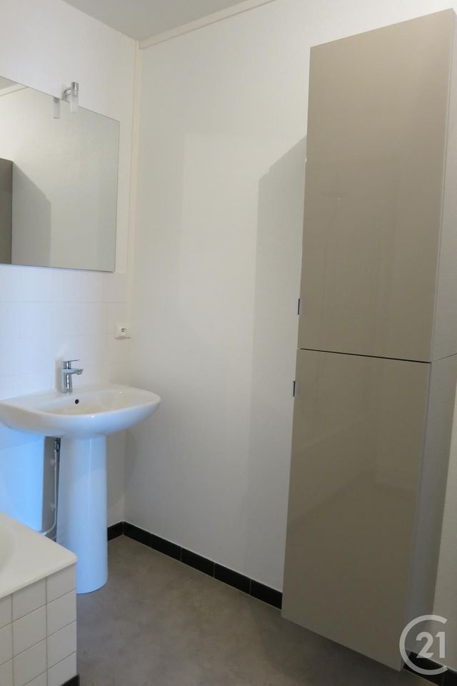 Appartement F2 à louer - 2 pièces - 49.0 m2 - MONTLUCON - 03 - AUVERGNE - Century 21 Pasquet Immobilier