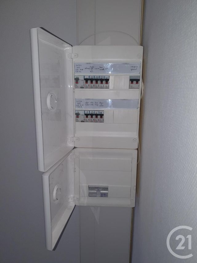 Appartement F2 à louer - 2 pièces - 49.0 m2 - MONTLUCON - 03 - AUVERGNE - Century 21 Pasquet Immobilier