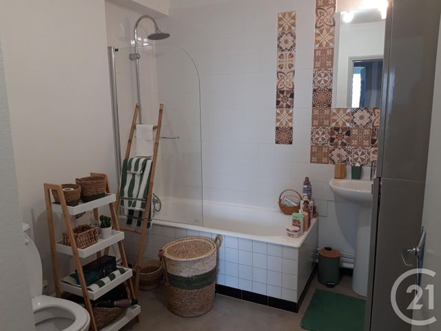 Appartement F2 à louer - 2 pièces - 49.0 m2 - MONTLUCON - 03 - AUVERGNE - Century 21 Pasquet Immobilier