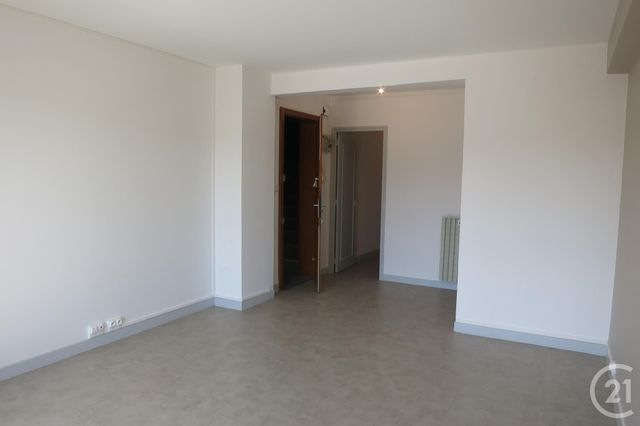 Appartement F2 à louer - 2 pièces - 49.0 m2 - MONTLUCON - 03 - AUVERGNE - Century 21 Pasquet Immobilier