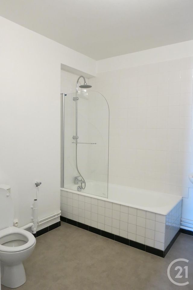 Appartement F2 à louer - 2 pièces - 49.0 m2 - MONTLUCON - 03 - AUVERGNE - Century 21 Pasquet Immobilier